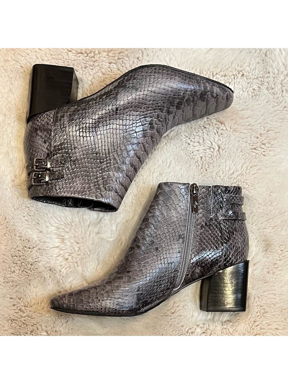 🎩🗝️NWOB $278 Donald J. Pliner Alek Gray Python Print Leather Heel Ankle Boots -7 - Picture 4 of 9